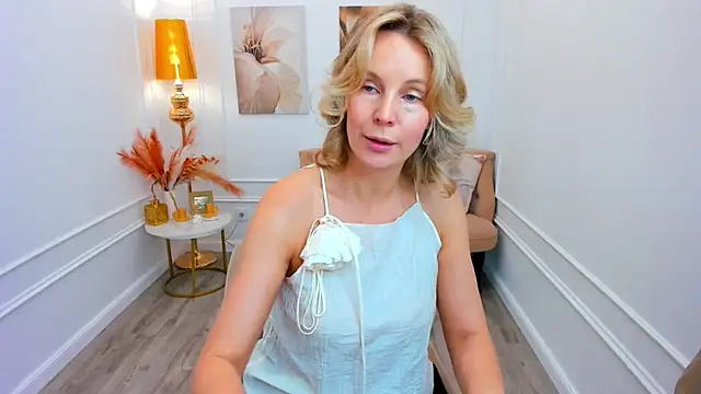 Sinty Devis online show from June 2026 04:24:01 AM