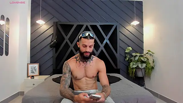 Apolo Bianco  online show from September 2025 11:31:02 PM