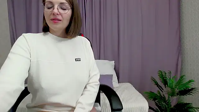 Snapshot of Camelia_Lillie chatting on January 2025 05:37:02 AM Camelia Lillie online show from January 2025 05:37:02 AM