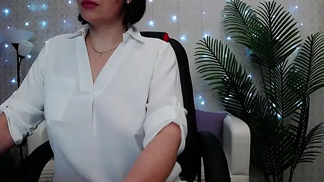 Camelia Lillie online show from May 2026 01:03:01 AM