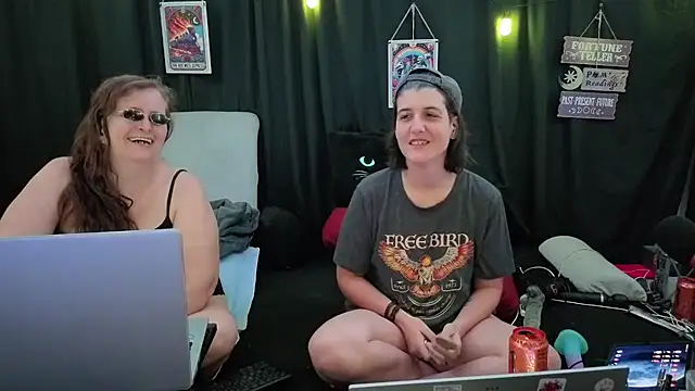 Snapshot of Sexy_Mama-69 chatting on November 2025 04:27:01 PM Sexy Mama-69 online show from November 2025 04:27:01 PM