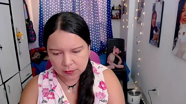 Snapshot of claryssa_ chatting on November 2025 08:30:02 PM claryssa online show from November 2025 08:30:02 PM