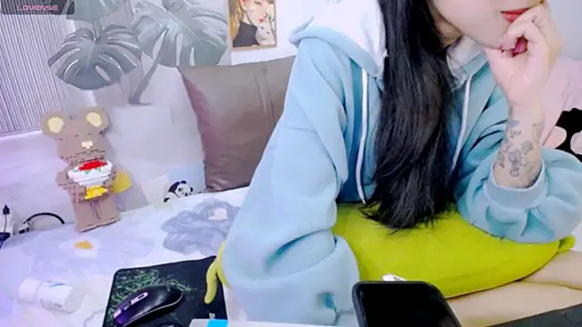 Snapshot of Ly__ chatting on February 2026 04:29:01 AM Ly online show from February 2026 04:29:01 AM