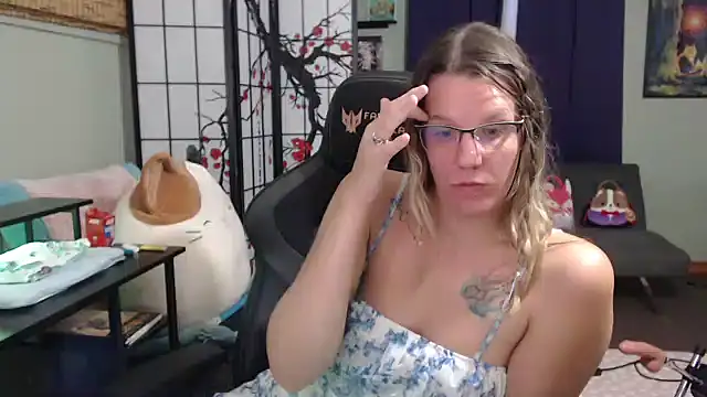 Sarahtineke online show from October 2025 10:21:02 PM