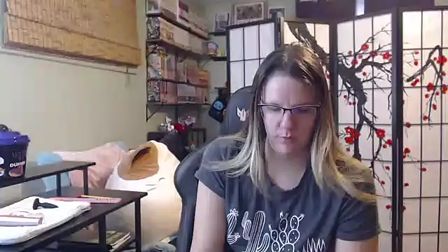 Sarahtineke online show from February 2026 06:11:02 PM