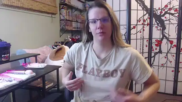 Sarahtineke online show from February 2026 02:17:02 PM