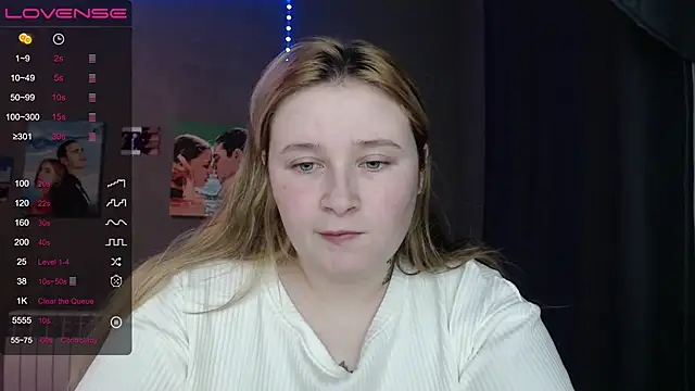 Light Luna online show from November 2025 03:48:02 PM