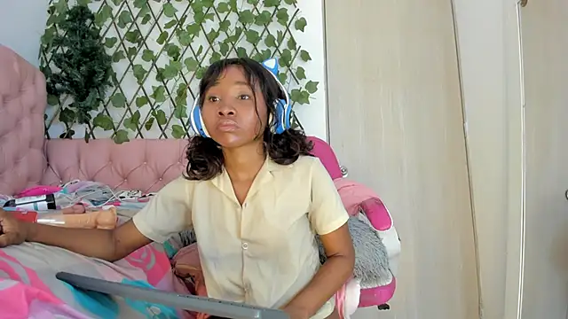 Snapshot of kimmysantoo chatting on January 2025 10:15:02 AM kimmysantoo online show from January 2025 10:15:02 AM