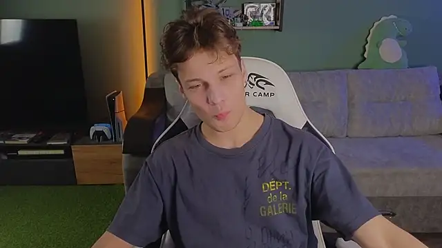 TeddyLiLboy online show from November 2025 01:55:02 PM