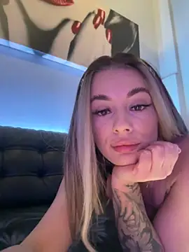 Snapshot of IsabellaEtthan chatting on February 2025 08:18:01 PM IsabellaEtthan online show from February 2025 08:18:01 PM
