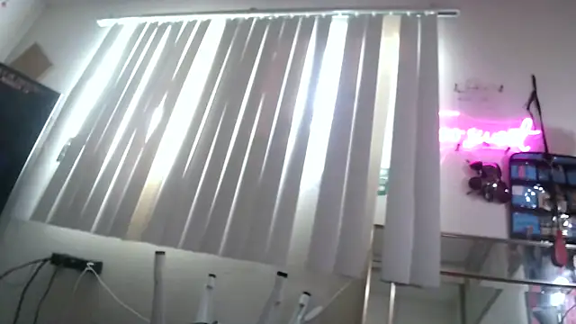 Snapshot of BeckiTooSweet chatting on January 2025 06:49:02 PM BeckiTooSweet online show from January 2025 06:49:02 PM