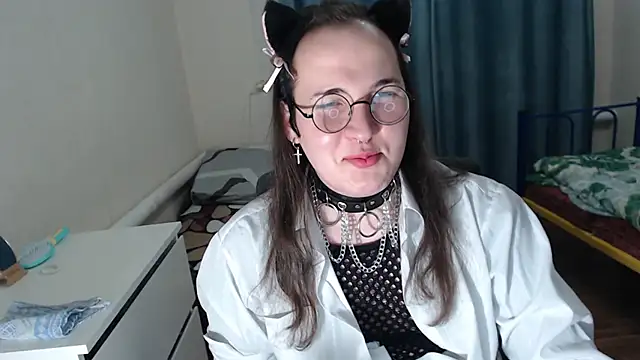 EvaMiron online show from October 2025 02:18:02 PM