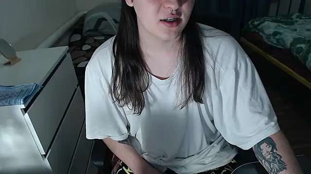 EvaMiron online show from October 2025 01:18:02 PM