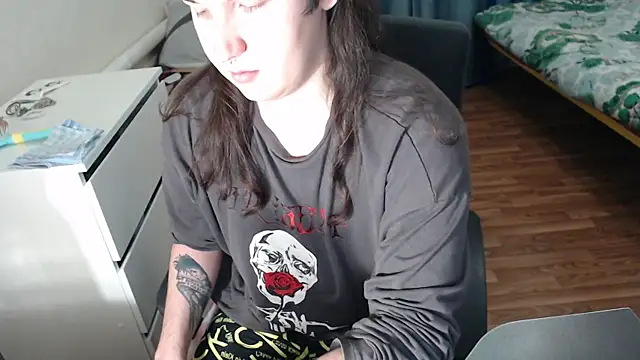 EvaMiron online show from November 2025 03:57:02 PM