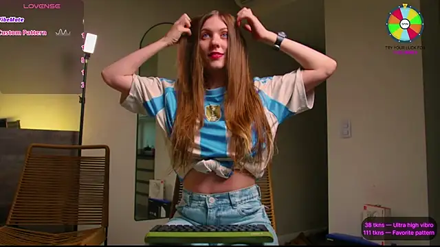 Snapshot of VunderSEX chatting on October 2025 06:50:02 PM VunderSEX online show from October 2025 06:50:02 PM