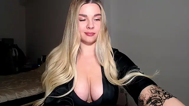 Snapshot of MiaMurMur chatting on February 2026 01:51:01 PM MiaMurMur online show from February 2026 01:51:01 PM