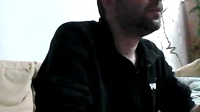 Snapshot of crissbadboy chatting on November 2025 06:40:01 PM crissbadboy online show from November 2025 06:40:01 PM