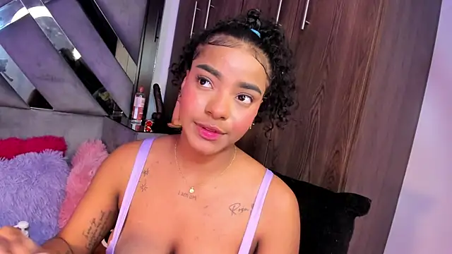 Snapshot of Iris_hott1 chatting on January 2025 04:26:01 AM Iris hott1 online show from January 2025 04:26:01 AM