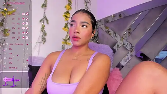 Snapshot of Iris_hott1 chatting on February 2025 08:10:01 PM Iris hott1 online show from February 2025 08:10:01 PM