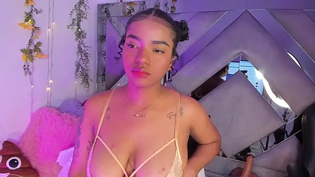 Snapshot of Iris_hott1 chatting on March 2025 12:11:02 AM Iris hott1 online show from March 2025 12:11:02 AM