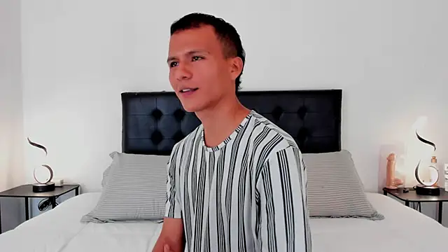 Snapshot of jaylen_and_duke chatting on January 2025 11:11:01 AM jaylen and duke online show from January 2025 11:11:01 AM