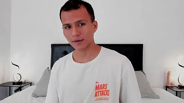 Snapshot of jaylen_and_duke chatting on January 2025 11:12:02 AM jaylen and duke online show from January 2025 11:12:02 AM