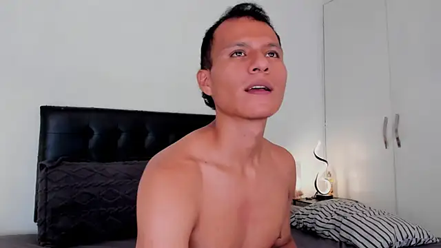 Snapshot of jaylen_and_duke chatting on January 2025 02:07:02 PM jaylen and duke online show from January 2025 02:07:02 PM