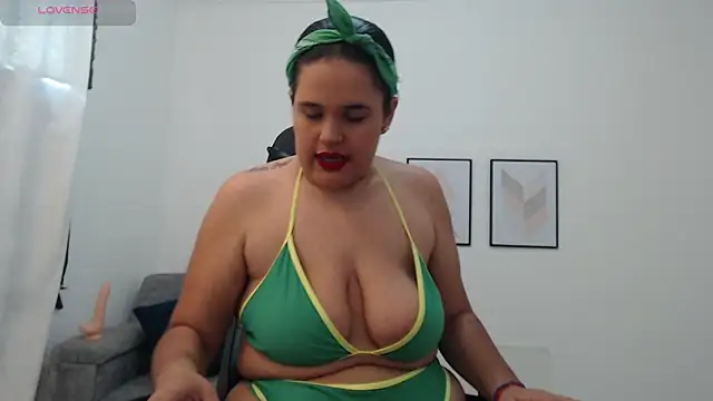 natalia curvy1 online show from September 2025 06:12:02 PM