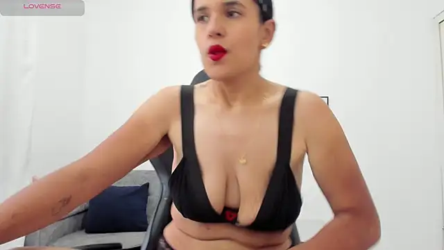 natalia curvy1 online show from April 2026 05:48:02 PM