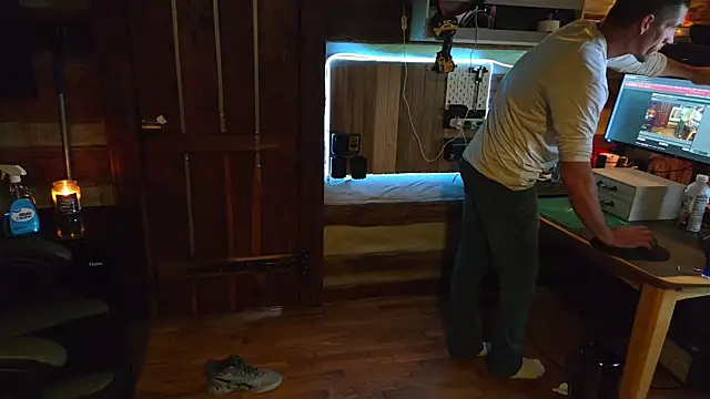 Snapshot of HARD_2QUIT chatting on October 2025 06:28:01 PM HARD 2QUIT online show from October 2025 06:28:01 PM