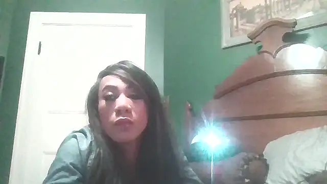 Snapshot of CaramelDipper chatting on December 2024 01:50:02 AM CaramelDipper online show from December 2024 01:50:02 AM