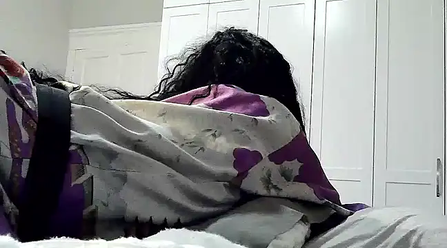 Snapshot of CaramelDipper chatting on March 2025 08:05:01 AM CaramelDipper online show from March 2025 08:05:01 AM