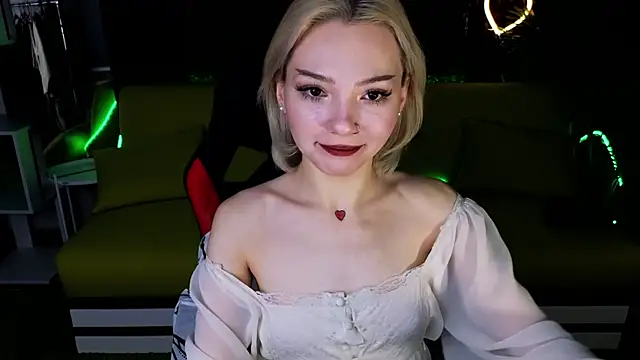 Snapshot of SandraBoyl chatting on December 2024 01:26:02 AM SandraBoyl online show from December 2024 01:26:02 AM