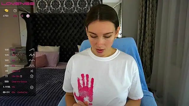 Snapshot of JasminJames chatting on December 2024 02:06:01 PM JasminJames online show from December 2024 02:06:01 PM