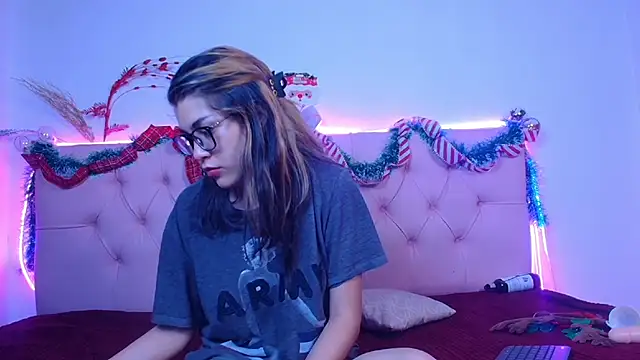 Snapshot of Little_Cuttie_ chatting on December 2024 11:29:01 AM Little Cuttie online show from December 2024 11:29:01 AM
