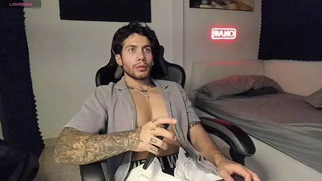 LucianSinclair online show from December 2025 03:35:02 AM