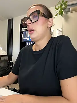 Snapshot of Hii_Lolla chatting on September 2025 06:57:02 AM Hii Lolla online show from September 2025 06:57:02 AM