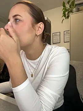 Snapshot of Hii_Lolla chatting on October 2025 06:01:02 AM Hii Lolla online show from October 2025 06:01:02 AM