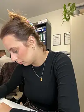 Snapshot of Hii_Lolla chatting on October 2025 06:03:01 AM Hii Lolla online show from October 2025 06:03:01 AM