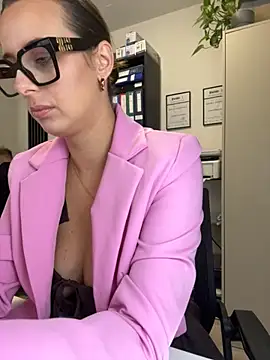 Snapshot of Hii_Lolla chatting on November 2025 07:07:03 AM Hii Lolla online show from November 2025 07:07:03 AM