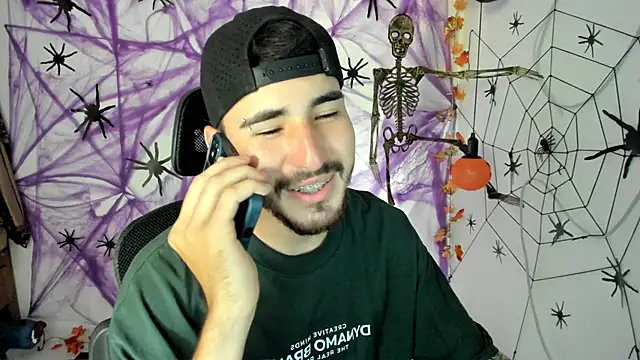 Snapshot of DmitriSanders chatting on October 2025 05:23:02 PM DmitriSanders online show from October 2025 05:23:02 PM