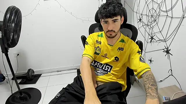 Snapshot of DmitriSanders chatting on February 2026 04:24:01 AM DmitriSanders online show from February 2026 04:24:01 AM