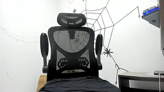 Snapshot of DmitriSanders chatting on February 2026 02:43:01 AM DmitriSanders online show from February 2026 02:43:01 AM