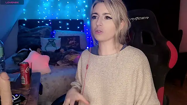 Lisaonthemoon online show from May 2026 05:07:01 PM