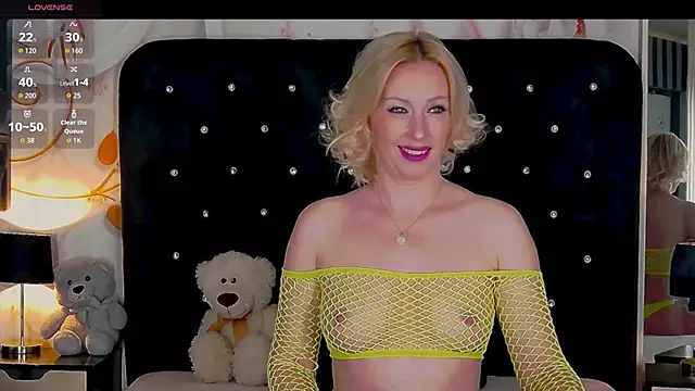 Snapshot of OliviaShaw23 chatting on October 2025 08:42:02 PM OliviaShaw23 online show from October 2025 08:42:02 PM