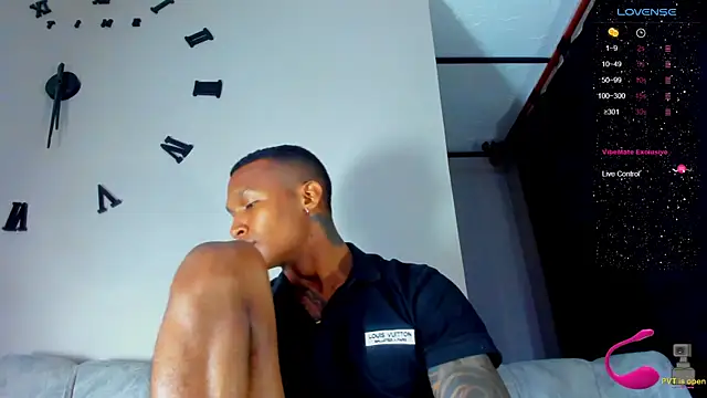 Snapshot of esteveen_ortegas_ chatting on December 2024 07:29:02 AM esteveen ortegas online show from December 2024 07:29:02 AM