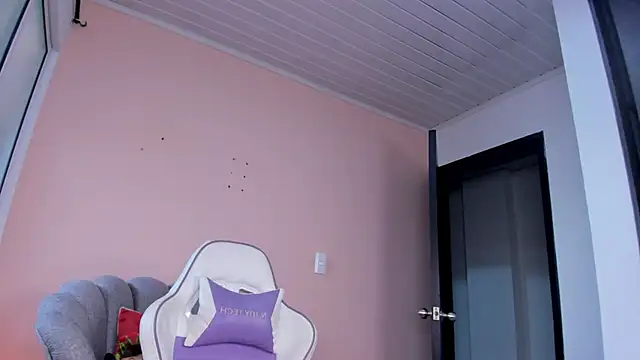 Snapshot of lili_turner chatting on December 2024 02:17:01 PM lili turner online show from December 2024 02:17:01 PM