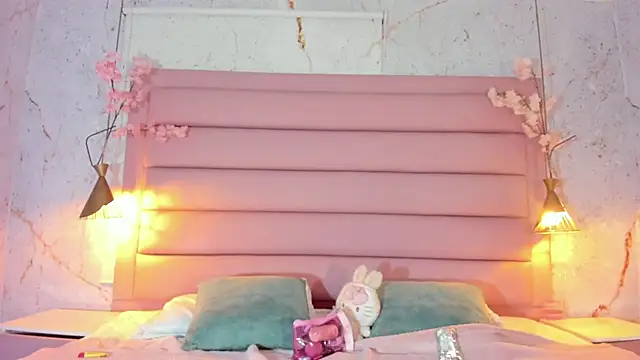 Lezy  online show from October 2025 07:37:01 PM