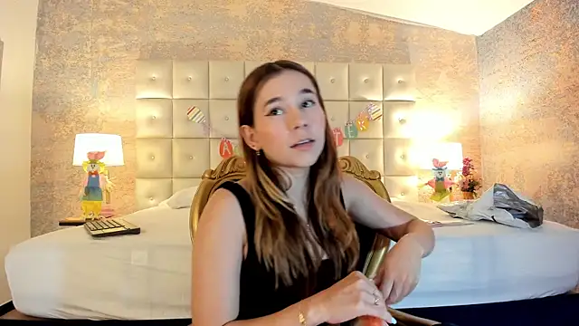 Lezy  online show from April 2026 07:37:01 PM