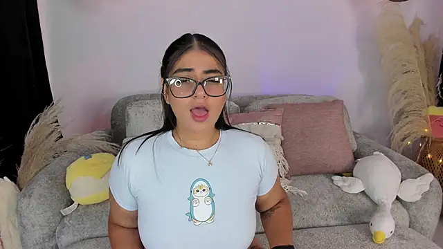 Snapshot of GabyRhodes chatting on November 2025 06:40:02 PM GabyRhodes online show from November 2025 06:40:02 PM